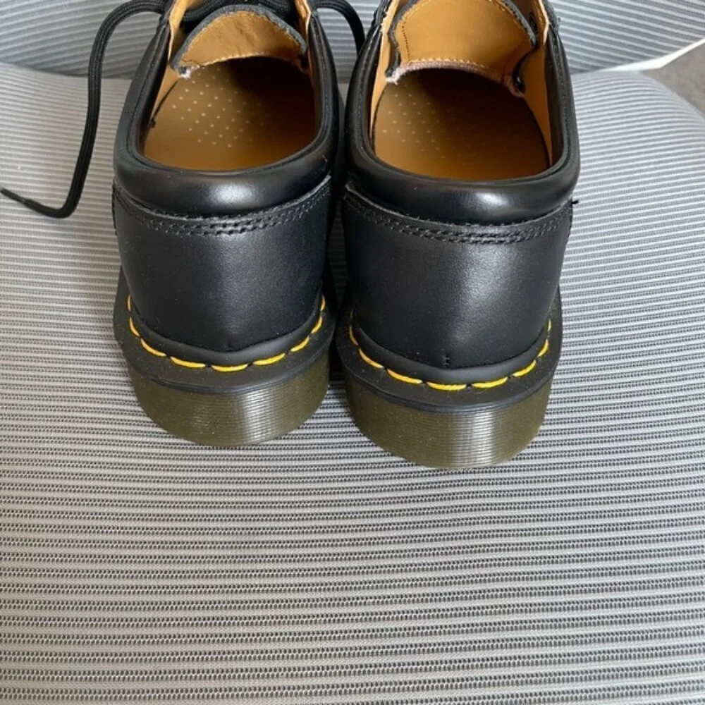 NWOT Dr. Marten Nappa Leather 5 hole Casual Shoes - Size 4